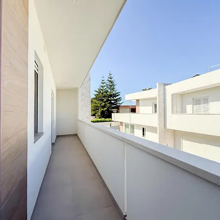Twinsandbi B Apartment