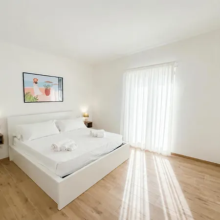 Twinsandbi B Apartament